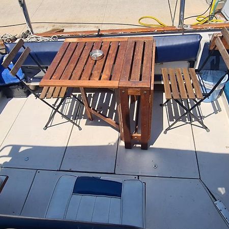 Boat To Sleep In Barcelona Sant Adria de Besos Exterior foto