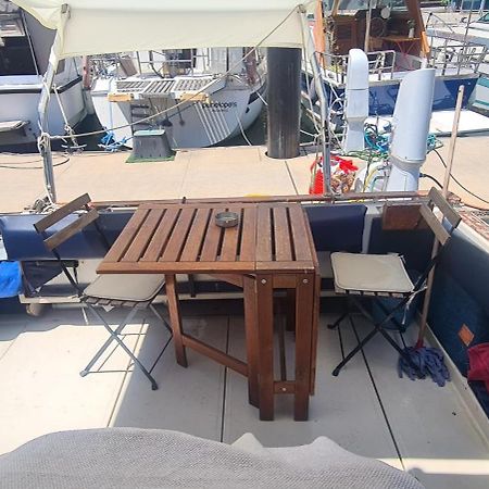 Boat To Sleep In Barcelona Sant Adria de Besos Exterior foto